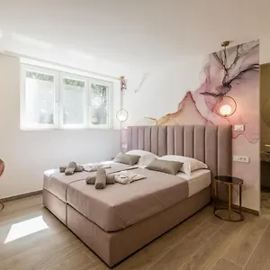 https://diamond-luxury-rooms.splithotels.org